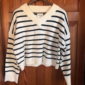 Abercrombie & Fitch Women's V-Neck oversized boxy sweater